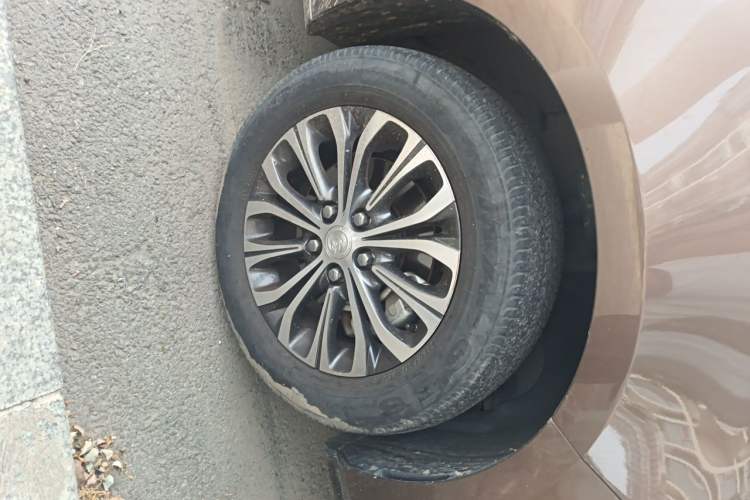 Used Buick GL8 2021 Land Cruiser Executive Class 652T Luxury Model Right Front Wheel Hub