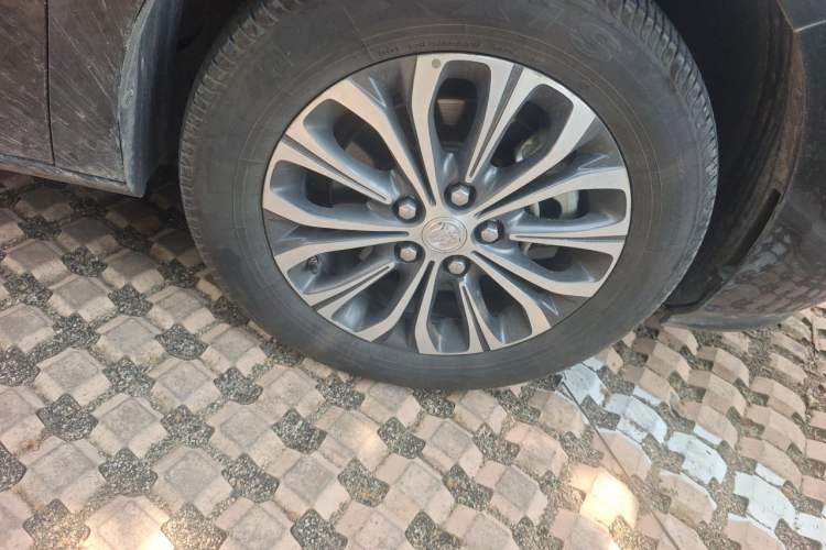 Used Buick GL8 2021 Land Cruiser Executive Class 652T Comfort Model Right Front Wheel Hub