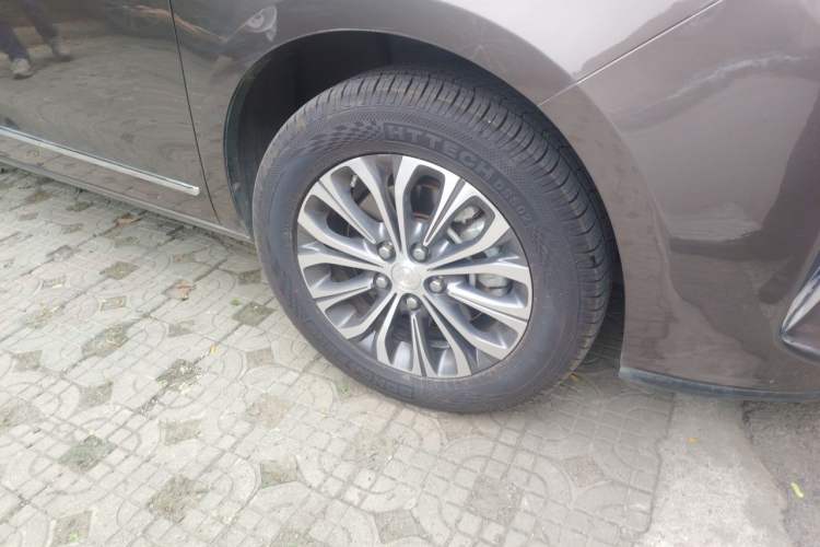 Used Buick GL8 2021 Land Cruiser Executive Class 652T Luxury Model Right Front Wheel Hub
