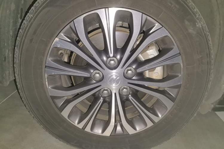 Used Buick GL8 2021 Land Cruiser Executive Class 652T Comfort Model Right Front Wheel Hub