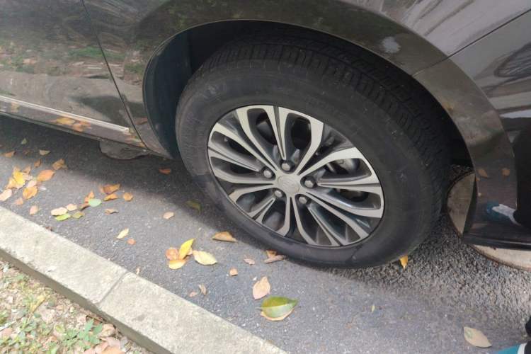 Used Buick GL8 2021 Land Cruiser Executive Class 652T Luxury Model Right Front Wheel Hub