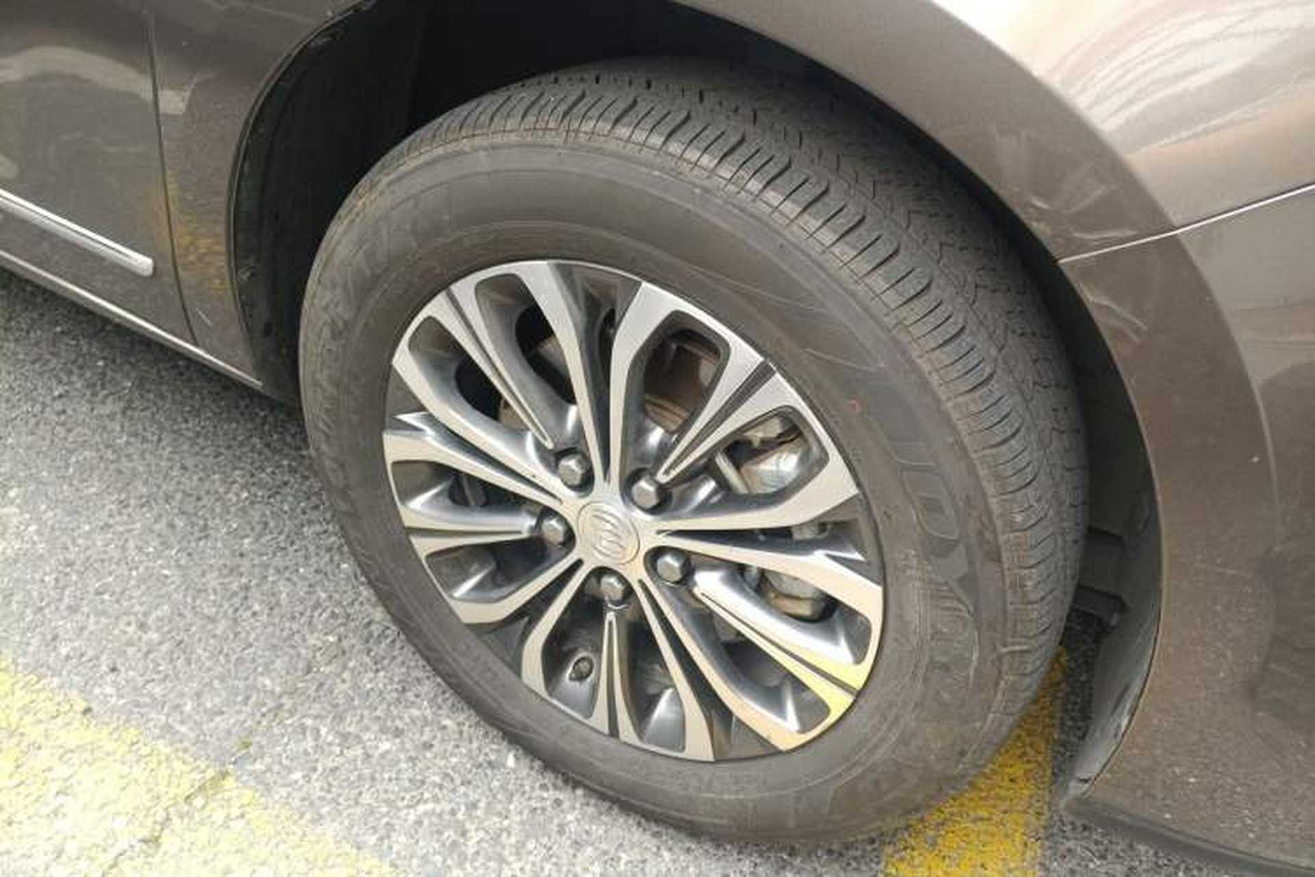 Used Buick GL8 2021 Land Cruiser Executive Class 652T Luxury Model Right Front Wheel Hub