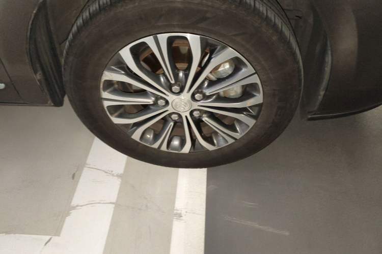 Used Buick GL8 2021 Land Cruiser Executive Class 652T Luxury Model Right Front Wheel Hub