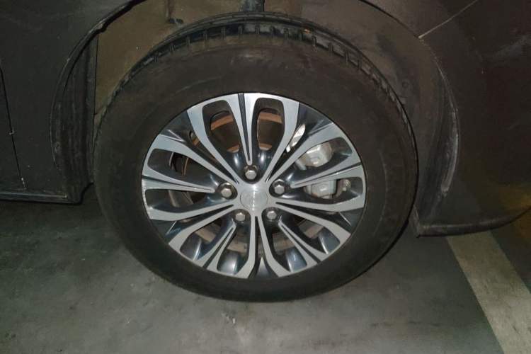 Used Buick GL8 2021 Land Cruiser Executive Class 652T Comfort Model Right Front Wheel Hub