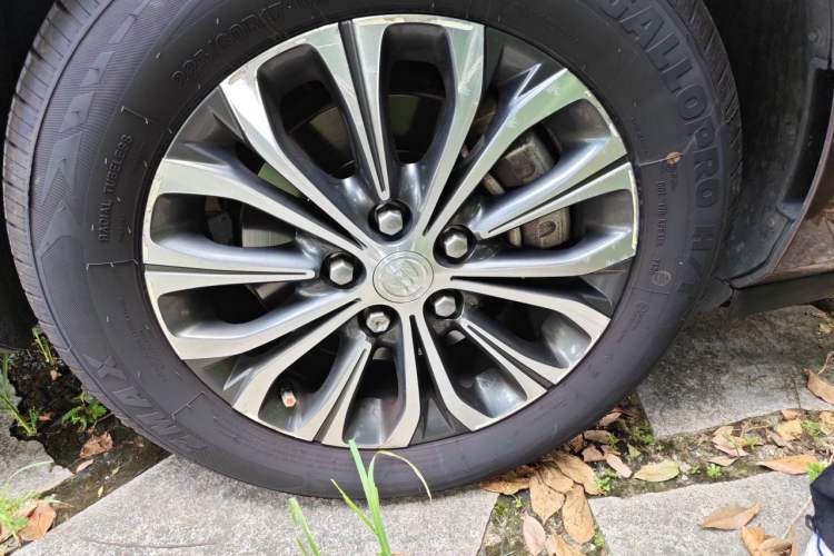 Used Buick GL8 2021 Land Cruiser Executive Class 652T Luxury Model Right Front Wheel Hub