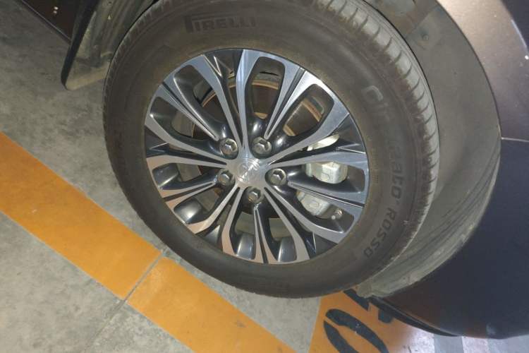 Used Buick GL8 2021 Land Cruiser Executive Class 652T Luxury Model Right Front Wheel Hub