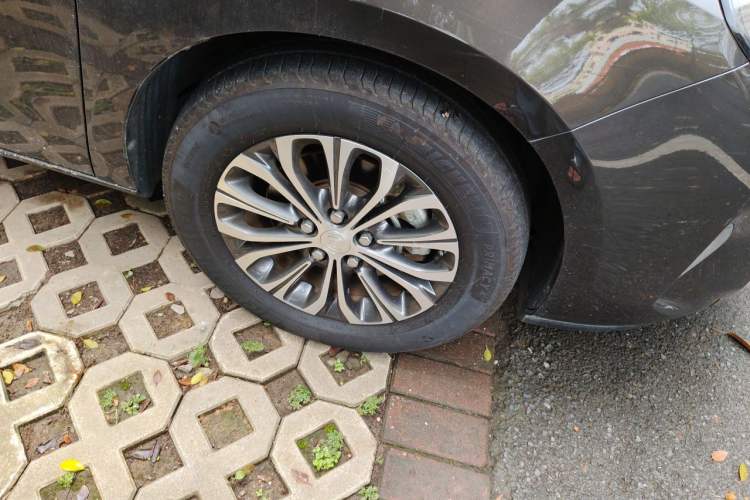 Used Buick GL8 2021 Land Cruiser Executive Class 652T Comfort Model Right Front Wheel Hub