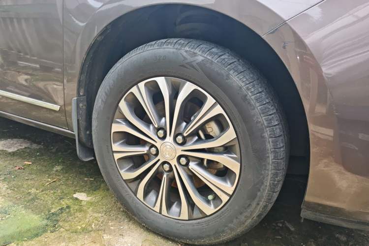 Used Buick GL8 2021 Land Cruiser Executive Class 652T Luxury Model Right Front Wheel Hub
