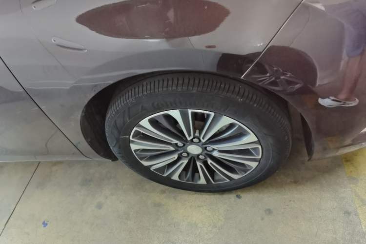 Used Buick GL8 2021 ES Landtrek 653T Comfort Edition Right Front Wheel Hub