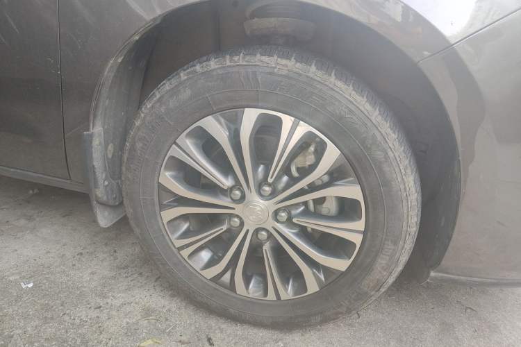 Used Buick GL8 2021 Land Cruiser Executive Class 652T Comfort Model Right Front Wheel Hub