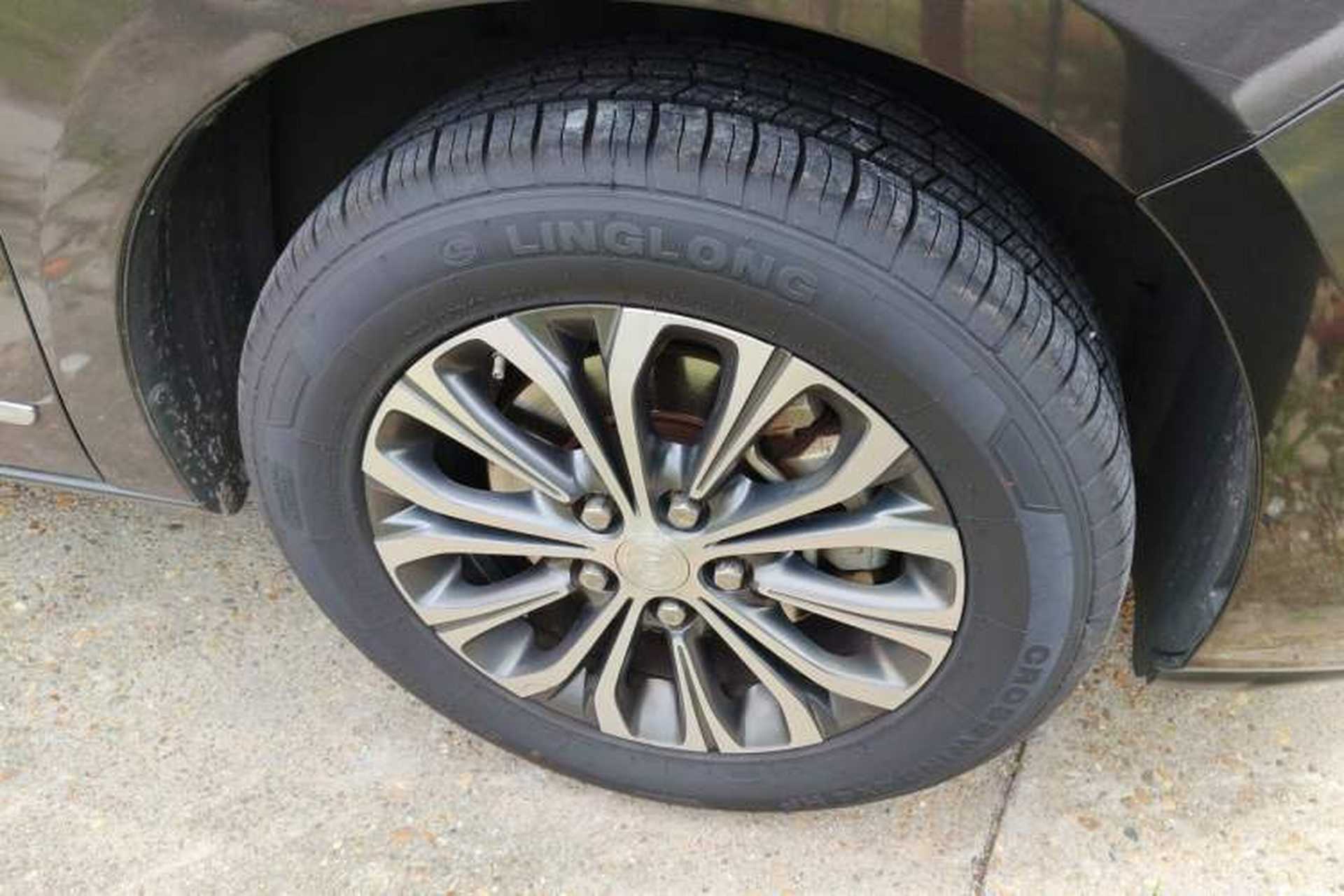 Used Buick GL8 2021 Land Cruiser Executive Class 652T Luxury Model Right Front Wheel Hub