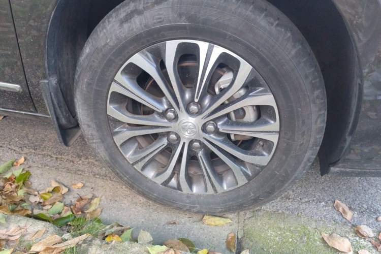 Used Buick GL8 2021 Land Cruiser Executive Class 652T Luxury Model Right Front Wheel Hub
