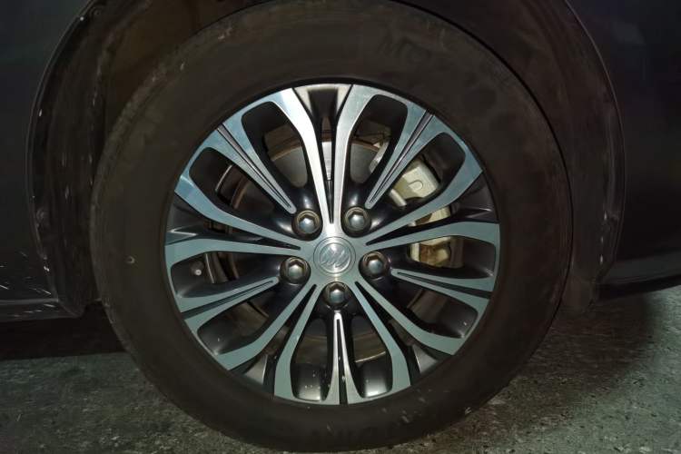 Used Buick GL8 2021 Land Cruiser Executive Class 652T Luxury Model Right Front Wheel Hub