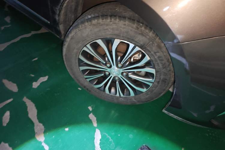 Used Buick GL8 2021 Land Cruiser Executive Class 652T Luxury Model Right Front Wheel Hub