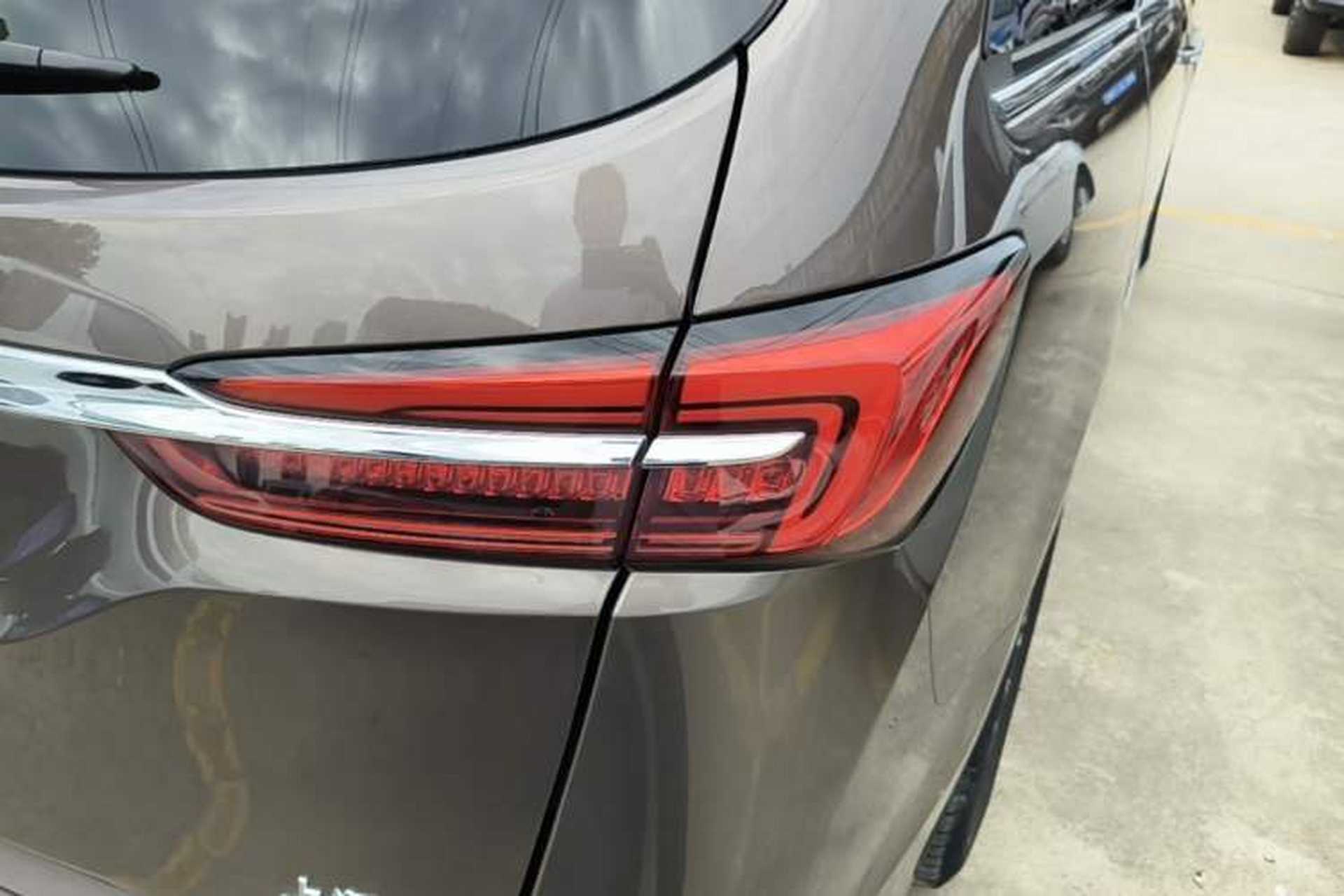 Used Buick GL8 2021 Land Cruiser Executive Class 652T Luxury Model Right Rear Taillight