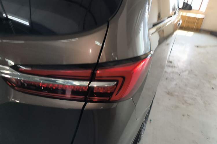 Used Buick GL8 2021 Land Cruiser Executive Class 652T Luxury Model Right Rear Taillight