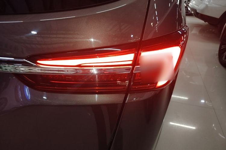Used Buick GL8 2021 Land Cruiser Executive Class 652T Luxury Model Right Rear Taillight