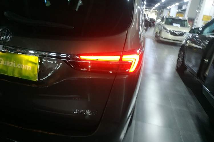 Used Buick GL8 2021 Land Cruiser Executive Class 652T Luxury Model Right Rear Taillight