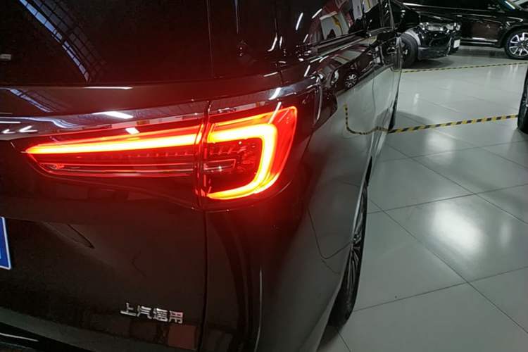 Used Buick GL8 2021 ES Land Cruiser 653T Flagship Model Right Rear Taillight