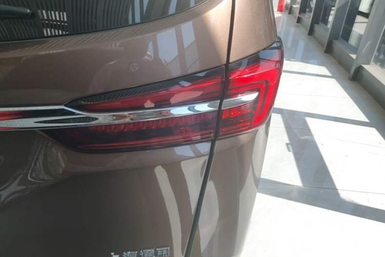 Used Buick GL8 2021 Land Cruiser Executive Class 652T Luxury Model Right Rear Taillight