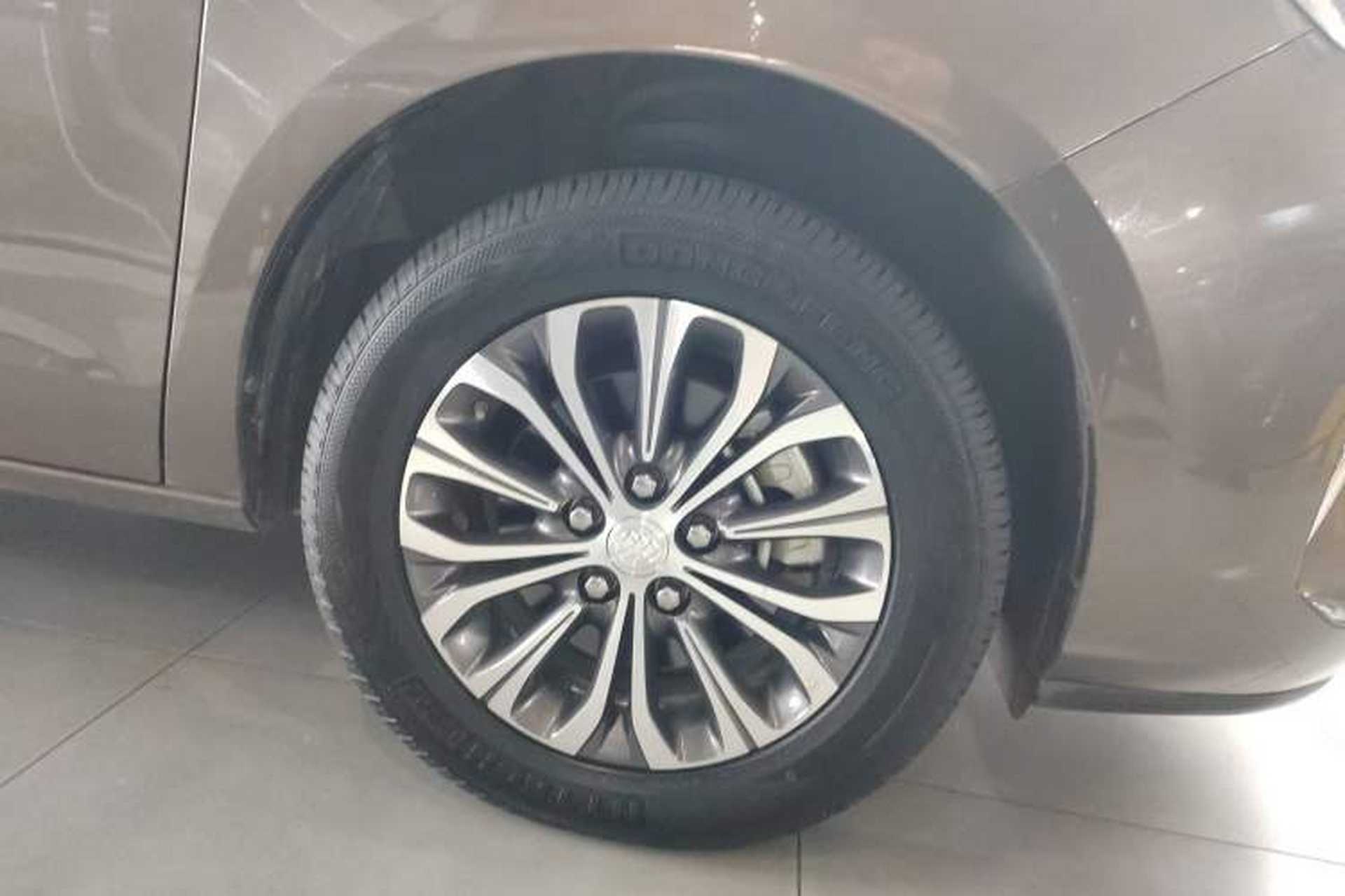 Used Buick GL8 2021 Land Cruiser Executive Class 652T Comfort Model Right Rear Wheel Hub