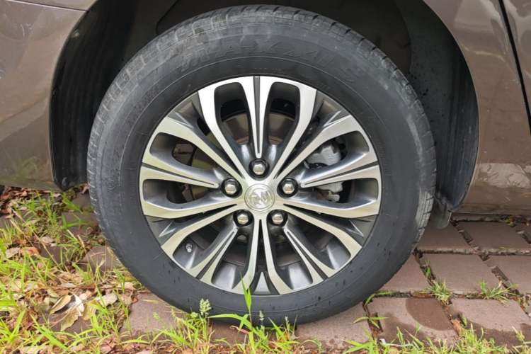 Used Buick GL8 2021 Land Cruiser Executive Class 652T Smart Luxury Model Right Rear Wheel Hub