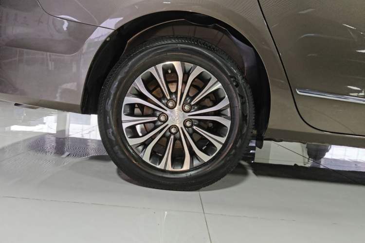 Used Buick GL8 2021 Land Cruiser Executive Class 652T Comfort Model Right Rear Wheel Hub