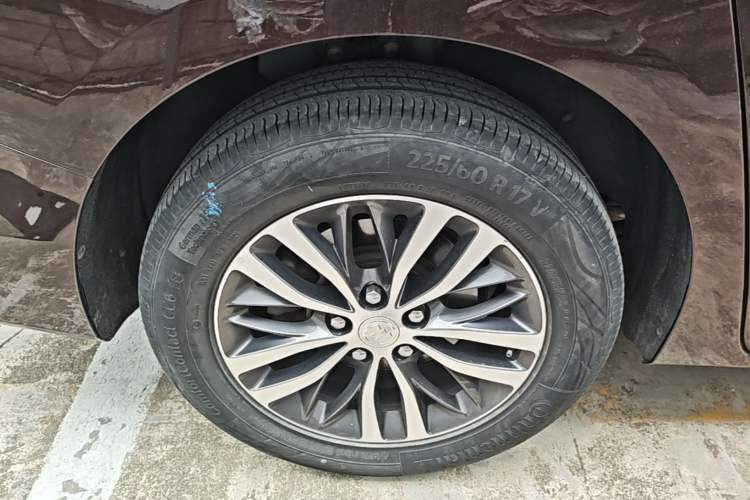 Used Buick GL8 2021 ES Landtrek 653T Comfort Edition Right Rear Wheel Hub
