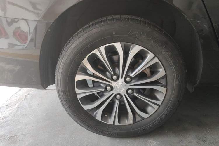 Used Buick GL8 2021 Land Cruiser Executive Class 652T Comfort Model Right Rear Wheel Hub
