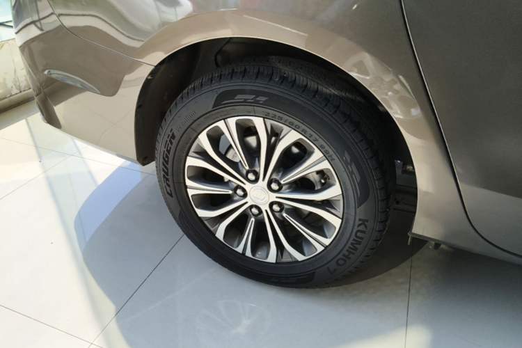 Used Buick GL8 2021 Land Cruiser Executive Class 652T Comfort Model Right Rear Wheel Hub