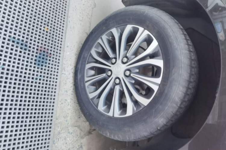 Used Buick GL8 2021 Land Cruiser Executive Class 652T Luxury Model Right Rear Wheel Hub
