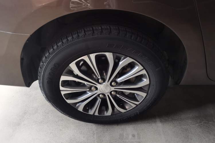 Used Buick GL8 2021 Land Cruiser Executive Class 652T Comfort Model Right Rear Wheel Hub