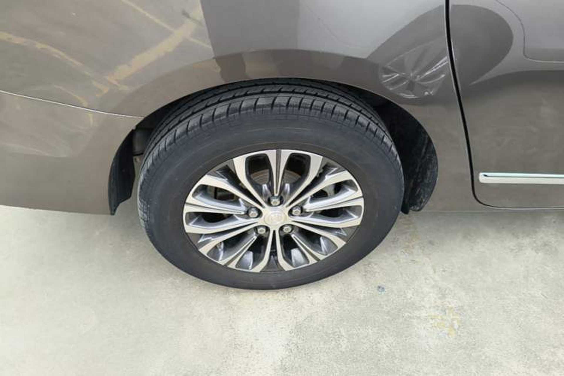 Used Buick GL8 2021 Land Cruiser Executive Class 652T Luxury Model Right Rear Wheel Hub