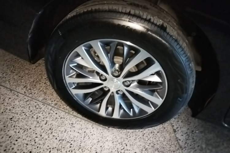 Used Buick GL8 2021 ES Land Cruiser 653T Luxury Edition Right Rear Wheel Hub