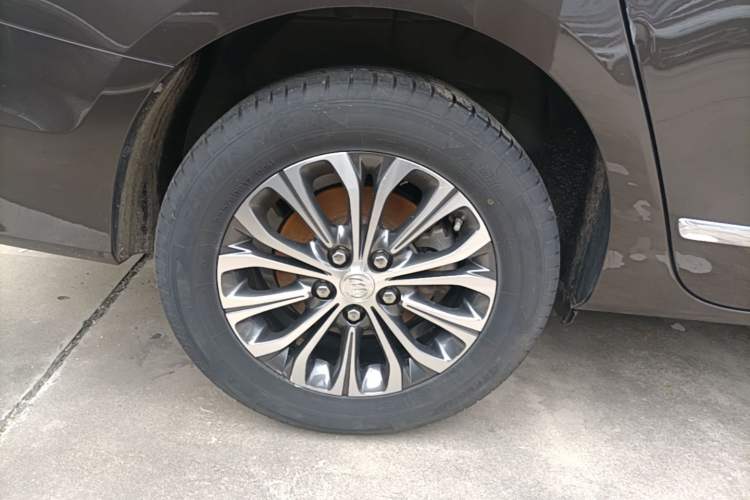Used Buick GL8 2021 Land Cruiser Executive Class 652T Luxury Model Right Rear Wheel Hub