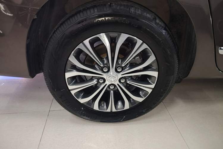 Used Buick GL8 2021 Land Cruiser Executive Class 652T Luxury Model Right Rear Wheel Hub
