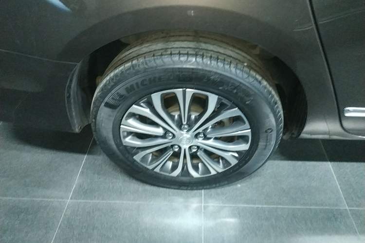 Used Buick GL8 2021 Land Cruiser Executive Class 652T Luxury Model Right Rear Wheel Hub