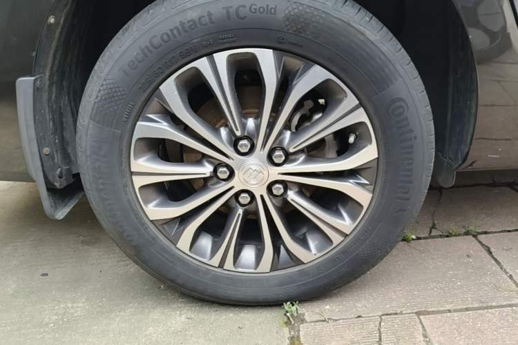 Used Buick GL8 2021 Land Cruiser Executive Class 652T Luxury Model Right Rear Wheel Hub