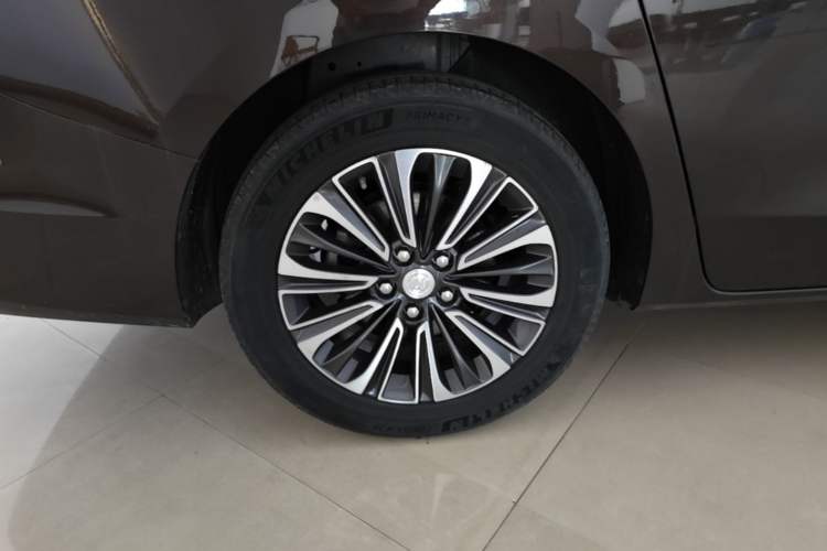 Used Buick GL8 2021 ES Landtrek 653T Luxury Model Right Rear Wheel Hub