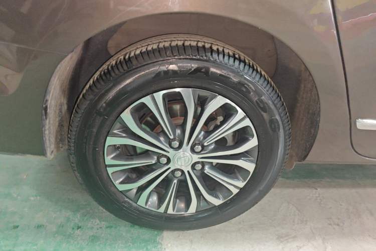Used Buick GL8 2021 Land Cruiser Executive Class 652T Luxury Model Right Rear Wheel Hub
