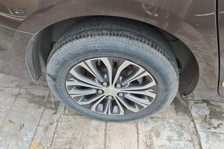 Used Buick GL8 2021 Land Cruiser Executive Class 652T Luxury Model Right Rear Wheel Hub