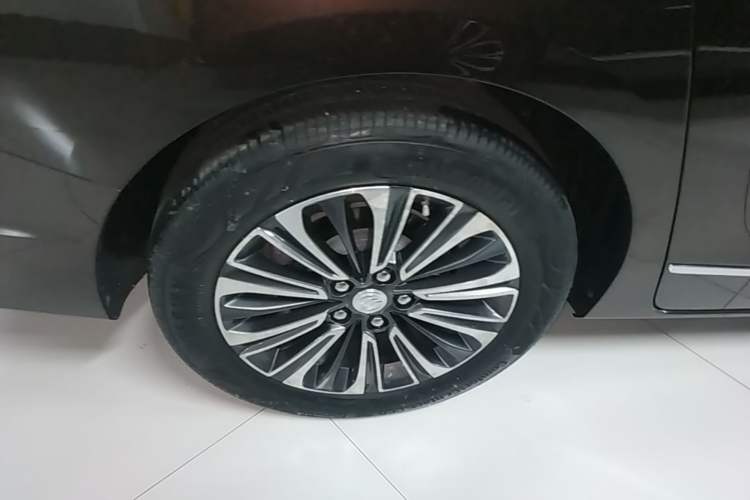 Used Buick GL8 2021 ES Land Cruiser 653T Flagship Model Right Rear Wheel Hub