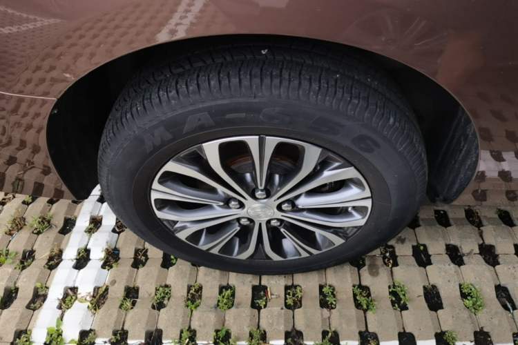 Used Buick GL8 2021 Land Cruiser Executive Class 652T Comfort Model Right Rear Wheel Hub