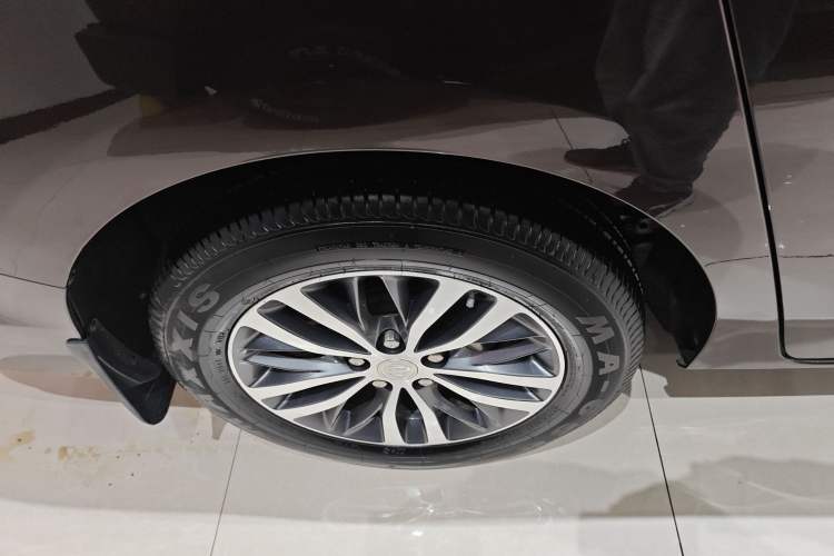 Used Buick GL8 2021 ES Land Cruiser 653T Luxury Edition Right Rear Wheel Hub