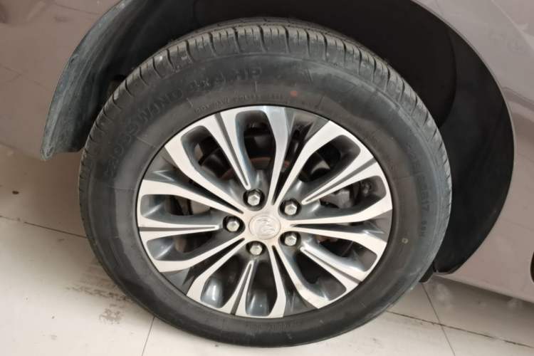 Used Buick GL8 2021 Land Cruiser Executive Class 652T Luxury Model Right Rear Wheel Hub