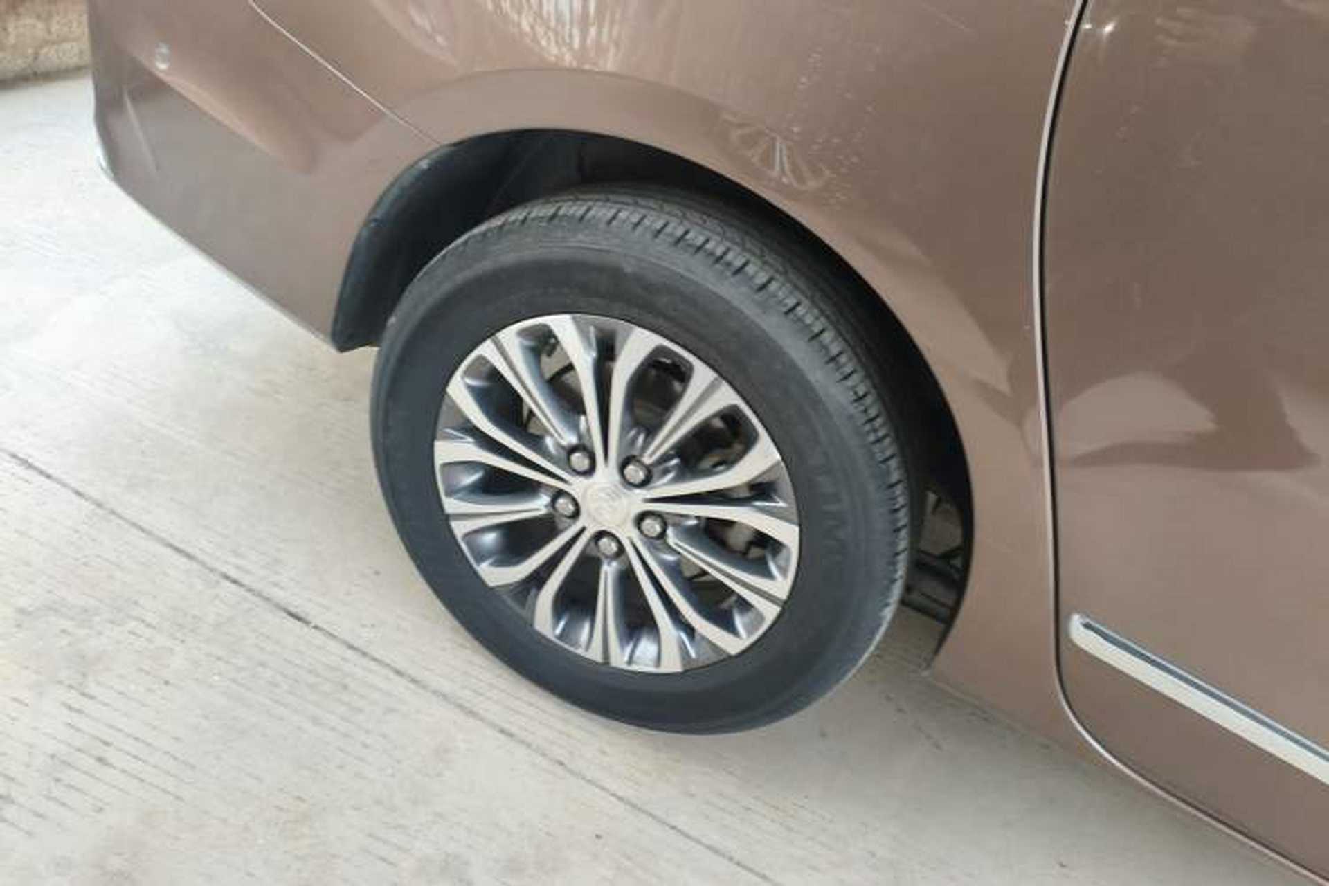 Used Buick GL8 2021 Land Cruiser Executive 652T Premium Model Right Rear Wheel Hub
