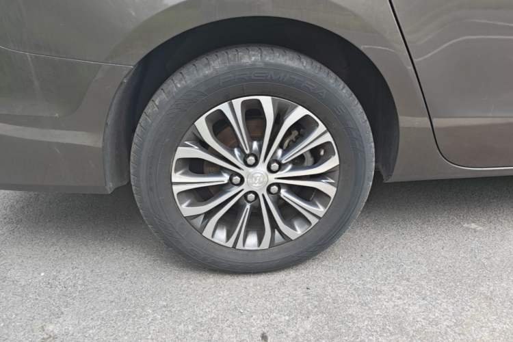 Used Buick GL8 2021 Land Cruiser Executive Class 652T Comfort Model Right Rear Wheel Hub