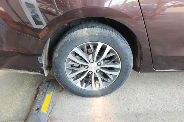 Used Buick GL8 2021 ES Land Cruiser 653T Luxury Edition Right Rear Wheel Hub