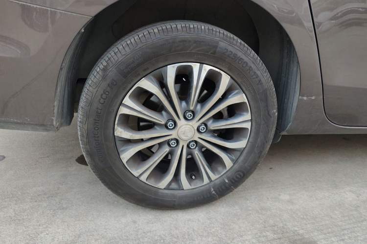 Used Buick GL8 2021 Land Cruiser Executive Class 652T Comfort Model Right Rear Wheel Hub