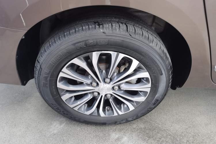 Used Buick GL8 2021 Land Cruiser Executive Class 652T Luxury Model Right Rear Wheel Hub